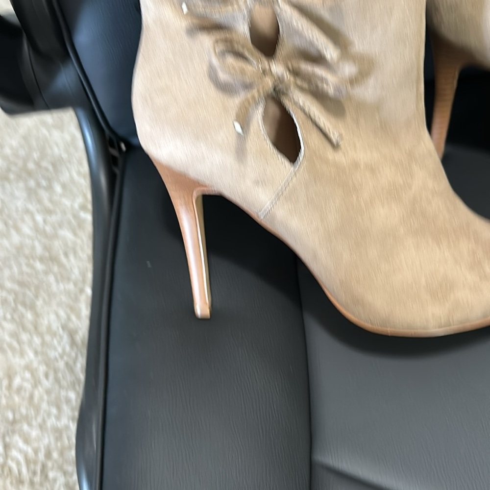 Faux suede bow bootie - Picture 2 of 4